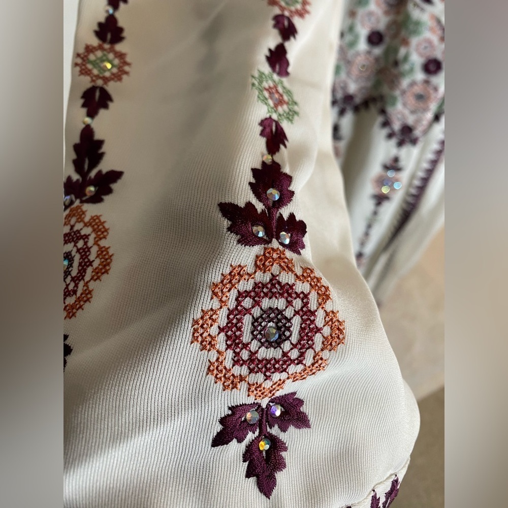 Embroidered White and Purple Kaftan Maxi Dress Modest Long Sleeve Size M/L NWT - Picture 4 of 10